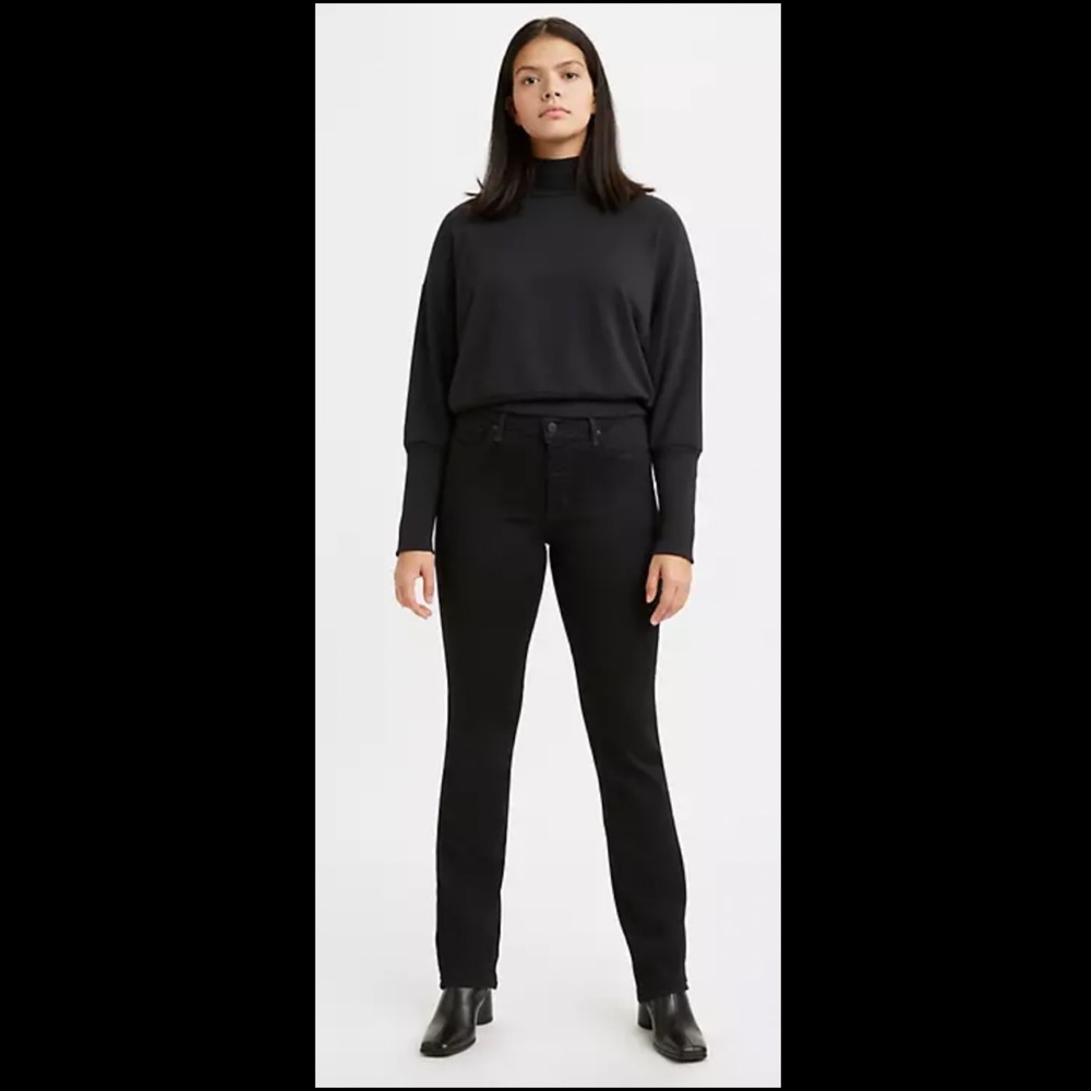 Levi’s 314 Shaping Straight Black Jeans size 34